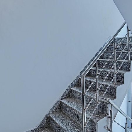 Oyo Flagship Evergreen Tower Hotel Gáziábád Kültér fotó
