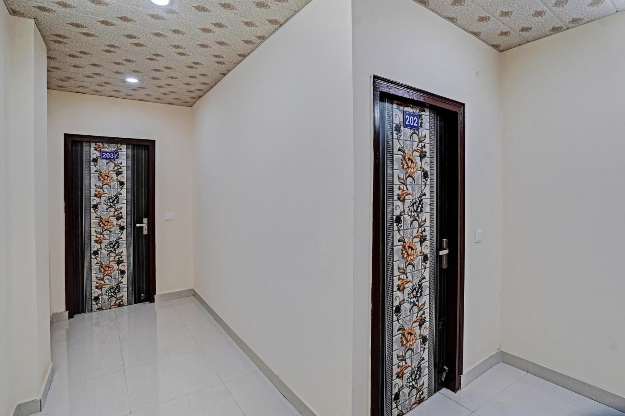 Oyo Flagship Evergreen Tower Hotel Gáziábád Kültér fotó